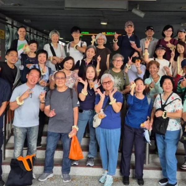 singapore day tours private tour picture with group and guides singapore day tours private tour picture with group and guides